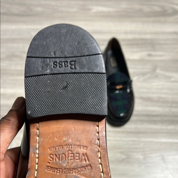 G H Bass & Co Weejuns Black and Green Plaid Loafers (9) - Picture 9 of 14